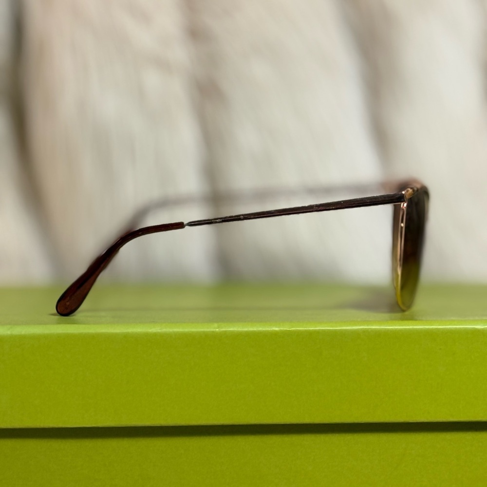 Elegant Brown Sunglasses - Picture 2 of 3